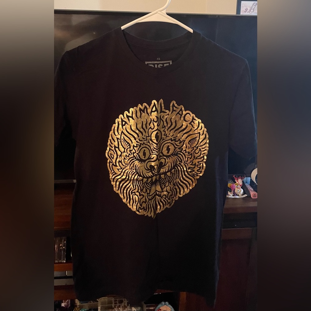 Rise dispensary size small t shirt